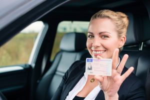 woman-showing-her-driving-licence @ Compliance3.com